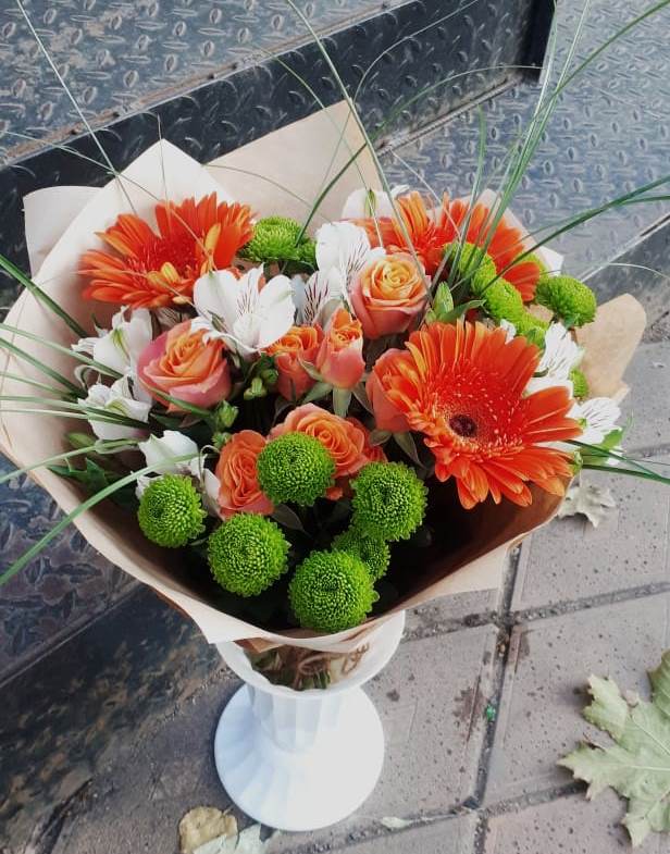 Букет цветов из: Герберы, Хризантемы, Альстромерии и Розы в Новотитаровской