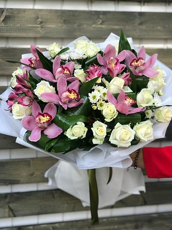 Букет цветов из: Розы и Хризантемы в Новотитаровской