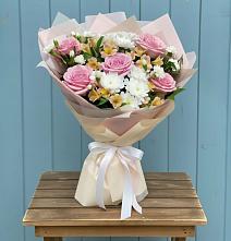 Букет цветов из:  Гвоздики, Орхидеи и Розы #REPLACE_PRED# Новотитаровской