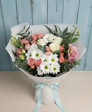 Букет цветов из:  Розы, Лизиантусы и Хризантемы в Новотитаровской