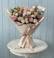 Букет цветов из:  Розы и Лизиантусы в Новотитаровской