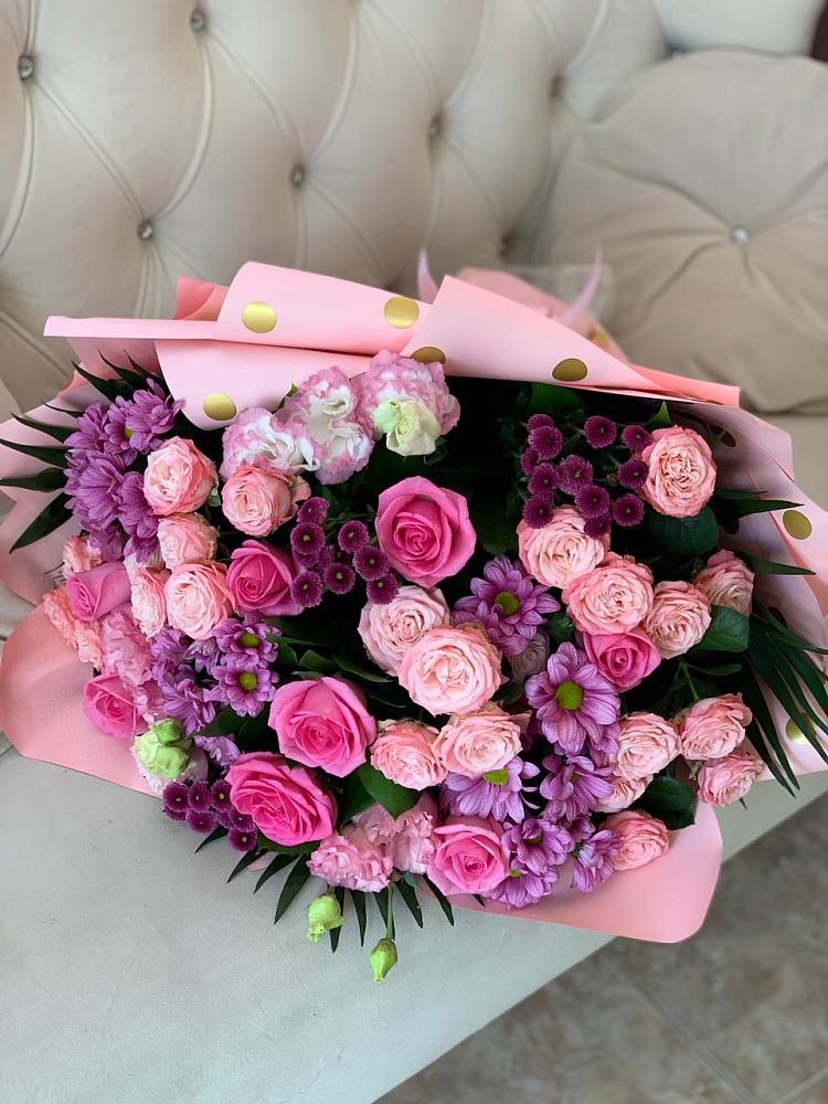 Букет цветов из: Хризантемы, Розы и Лизиантусы в Новотитаровской