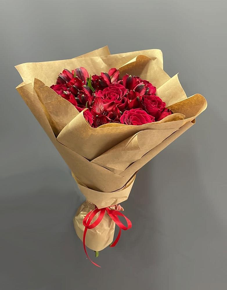 Букет цветов из: Альстромерии и Розы в Новотитаровской