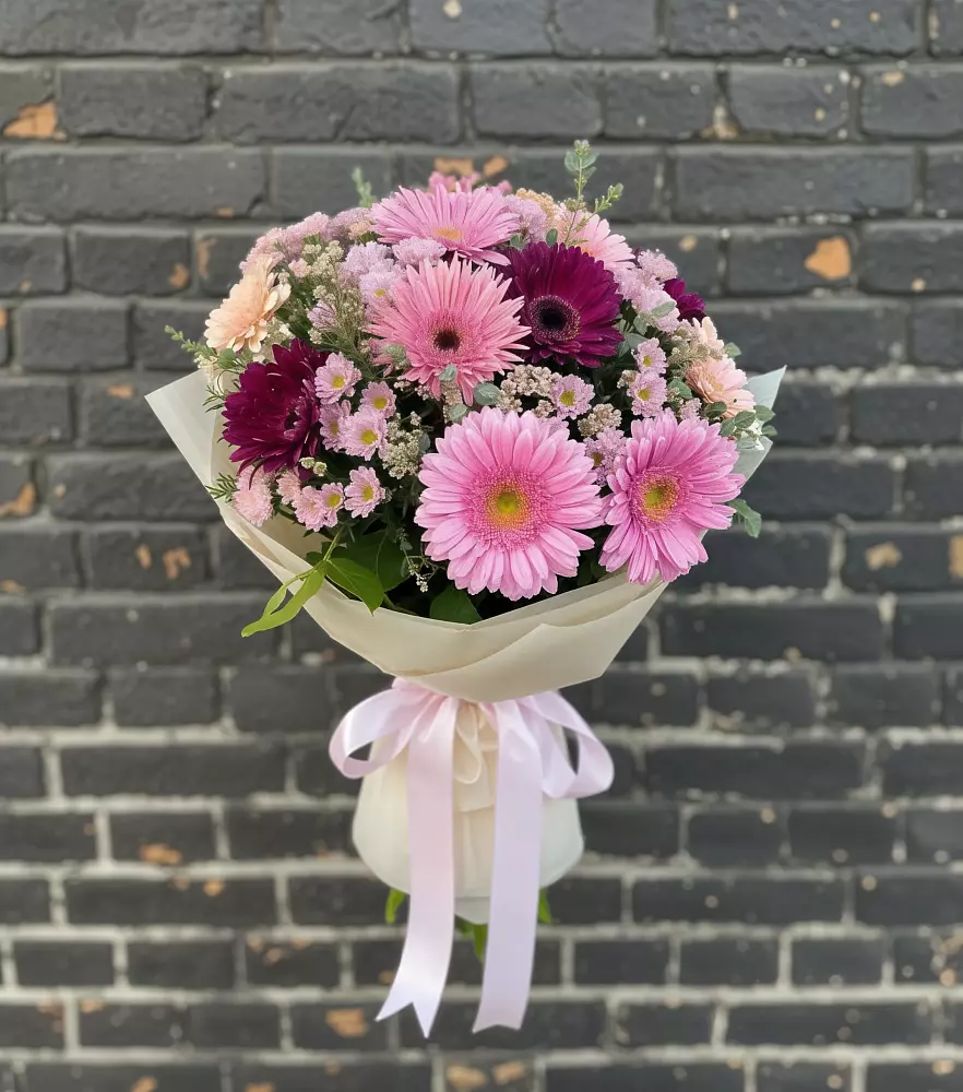 Букет цветов из: Герберы и Хризантемы в Новотитаровской