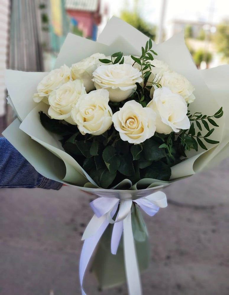Букет Белые розы Проуд в Новотитаровской