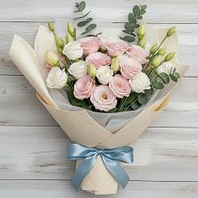 Букет цветов из:  Лизиантусы в Новотитаровской