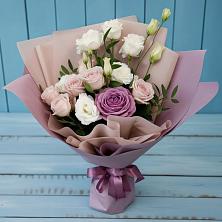 Букет цветов из:  Розы и Лизиантусы в Новотитаровской