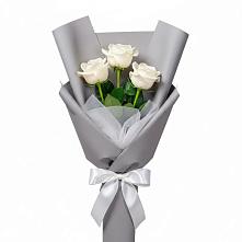 Букет 3 белые розы в Новотитаровской