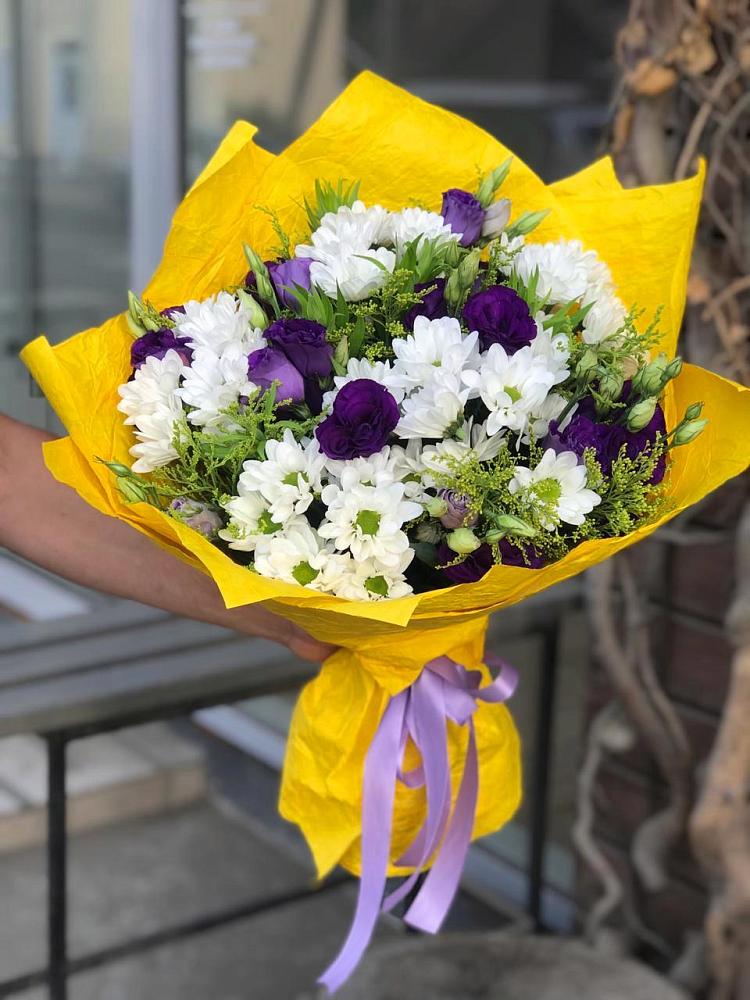 Букет цветов из: Ирисы, Хризантемы и Ромашки в Новотитаровской