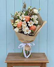 Букет цветов из:  Альстромерии, Лизиантусы, Розы и Хризантемы в Новотитаровской