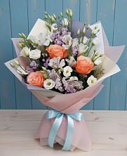 Букет цветов из:  Лизиантусы, Розы, Альстромерии и Гипсофила в Новотитаровской