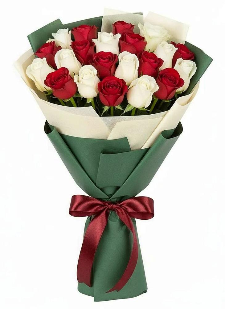 Букет Микс из красных и белых роз в Новотитаровской