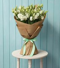 Букет цветов из:  Лизиантусы в Новотитаровской