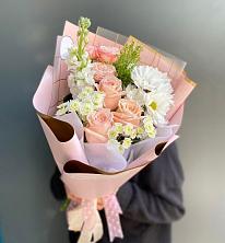 Букет цветов из:  Хризантемы и Розы в Новотитаровской