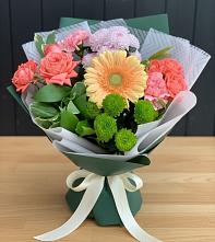 Букет цветов из:  Гвоздики, Розы, Герберы и Хризантемы в Новотитаровской