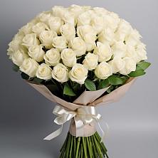 Букет 101 беля роза Белоснежка в Новотитаровской