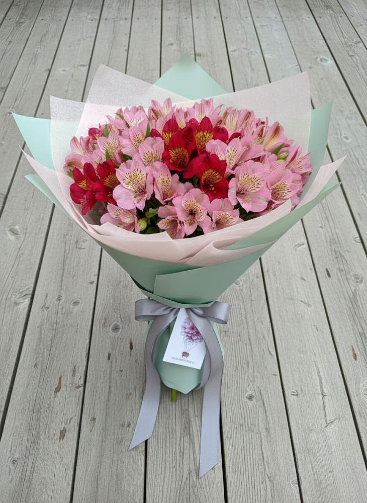 Букет цветов из: Альстромерии в Новотитаровской