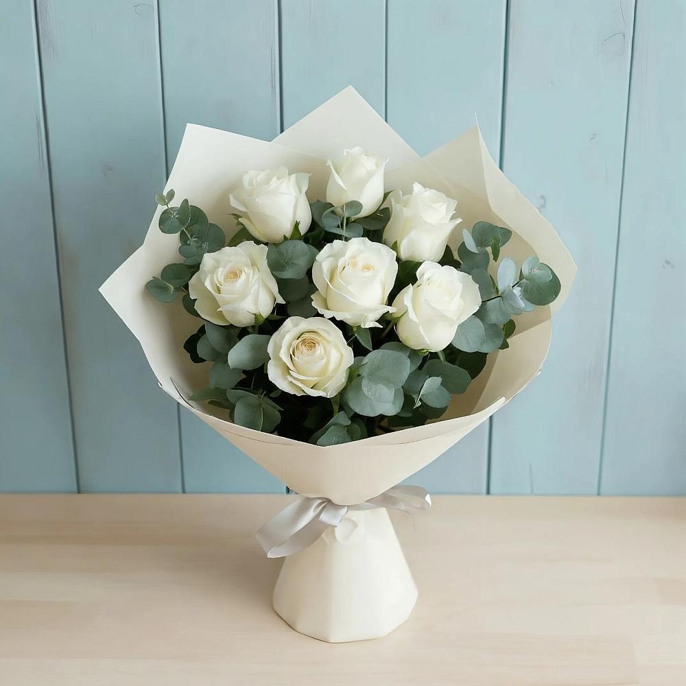 Букет Белые розы в Эвкалипте в Новотитаровской