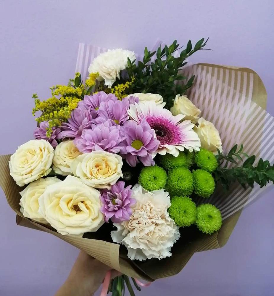 Букет цветов из: Хризантемы, Розы, Гвоздики и Герберы в Новотитаровской