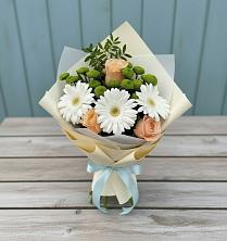 Букет цветов из:  Герберы, Розы и Хризантемы в Новотитаровской