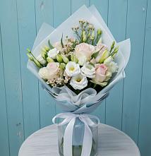 Букет цветов из:  Розы и Лизиантусы в Новотитаровской
