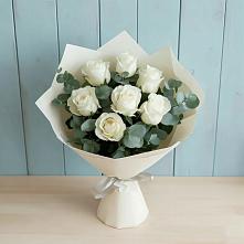Букет Белые розы в Эвкалипте в Новотитаровской