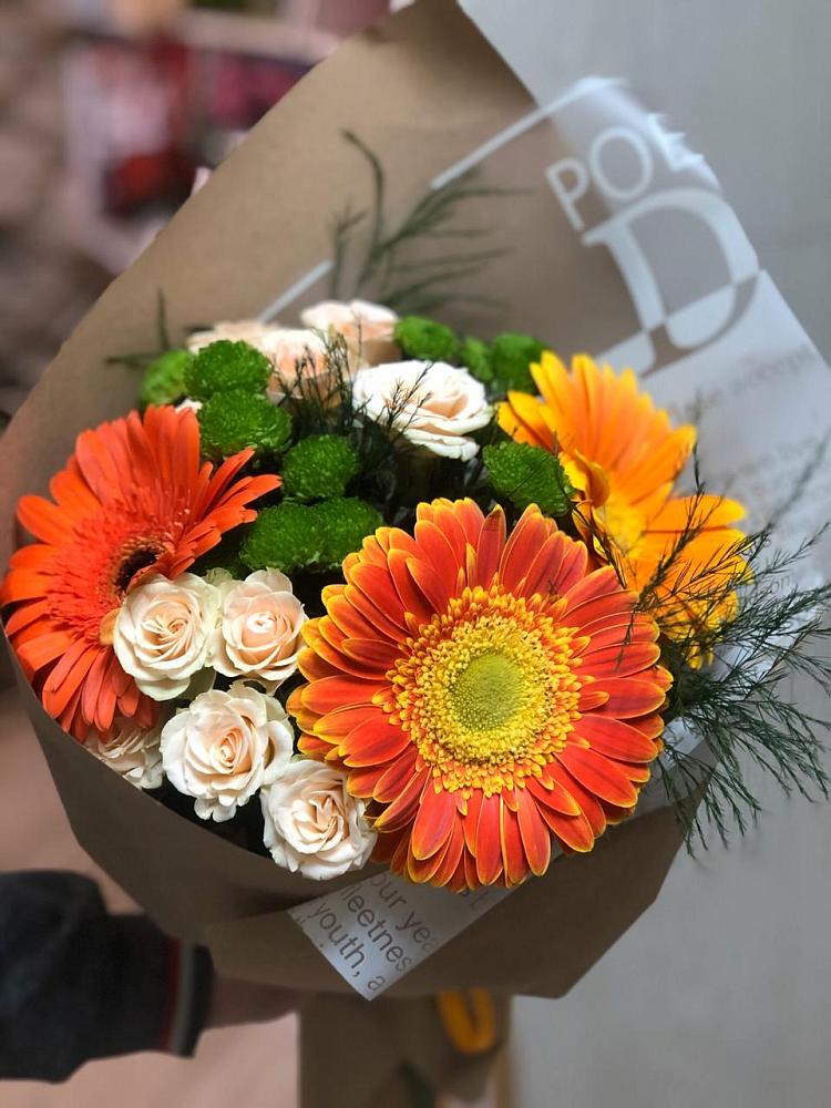 Букет цветов из: Герберы, Хризантемы и Розы в Новотитаровской