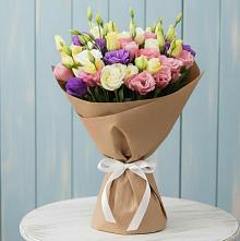 Букет цветов из:  Лизиантусы в Новотитаровской