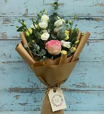 Букет цветов из:  Розы и Лизиантусы в Новотитаровской