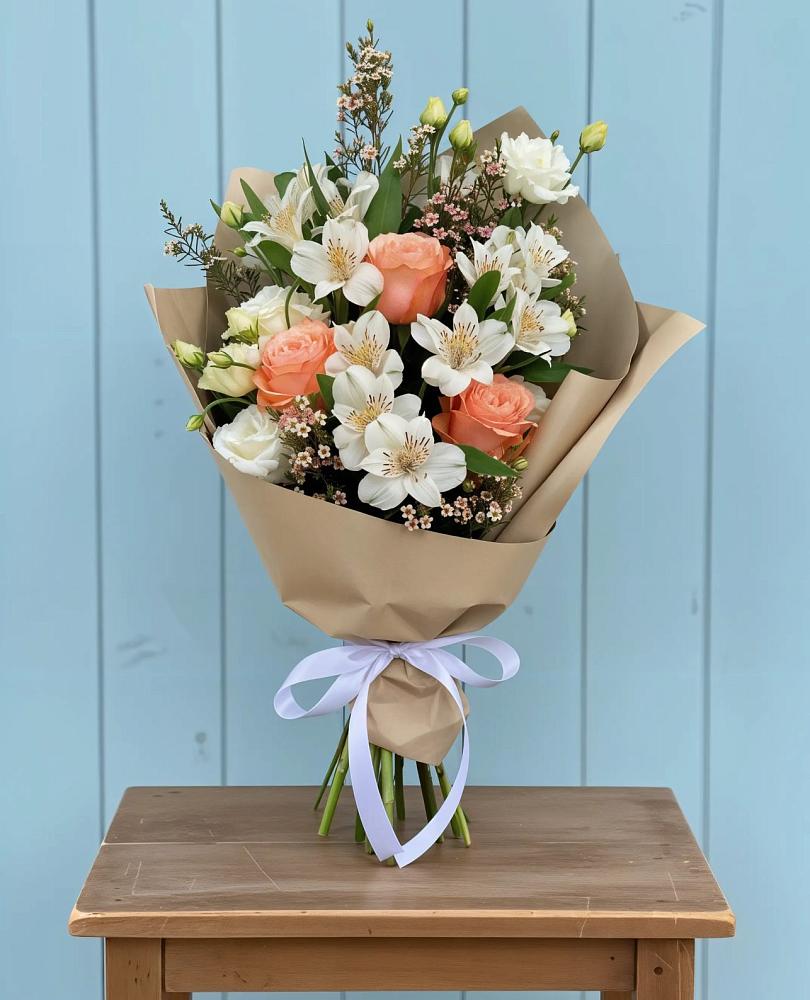 Букет цветов из: Альстромерии, Лизиантусы, Розы и Хризантемы в Новотитаровской