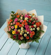 Букет Микс из разноцветных кустовых роз в Новотитаровской