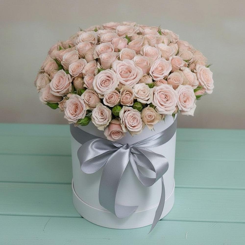 Цветочная композиция из Розы в шляпной коробке в Новотитаровской