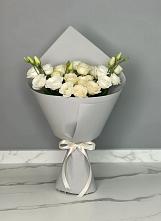 Букет цветов из:  Розы и Лизиантусы в Новотитаровской